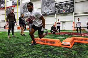 football players participate in combine