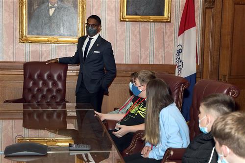 Wales students visit Mayor Justin Bibb